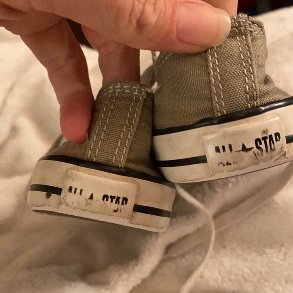 Gray converse sneakers - Picture 3 of 5